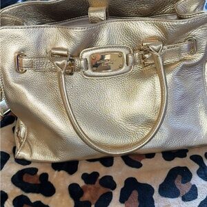 Stunning Michael Kors large/XL bag! Color is gold with no flaws!